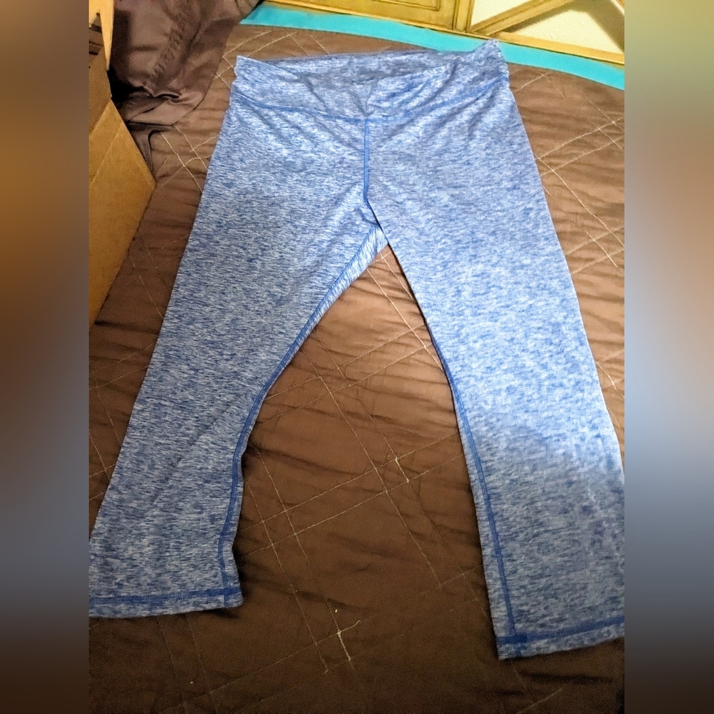 Champion blue cropped capri leggings